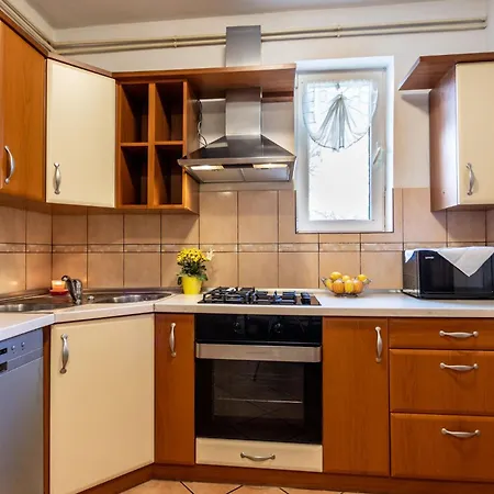 Grguric Nada Apartment Palit